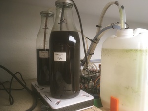 12V magnetic stirrers and diluted fertilizer bottles